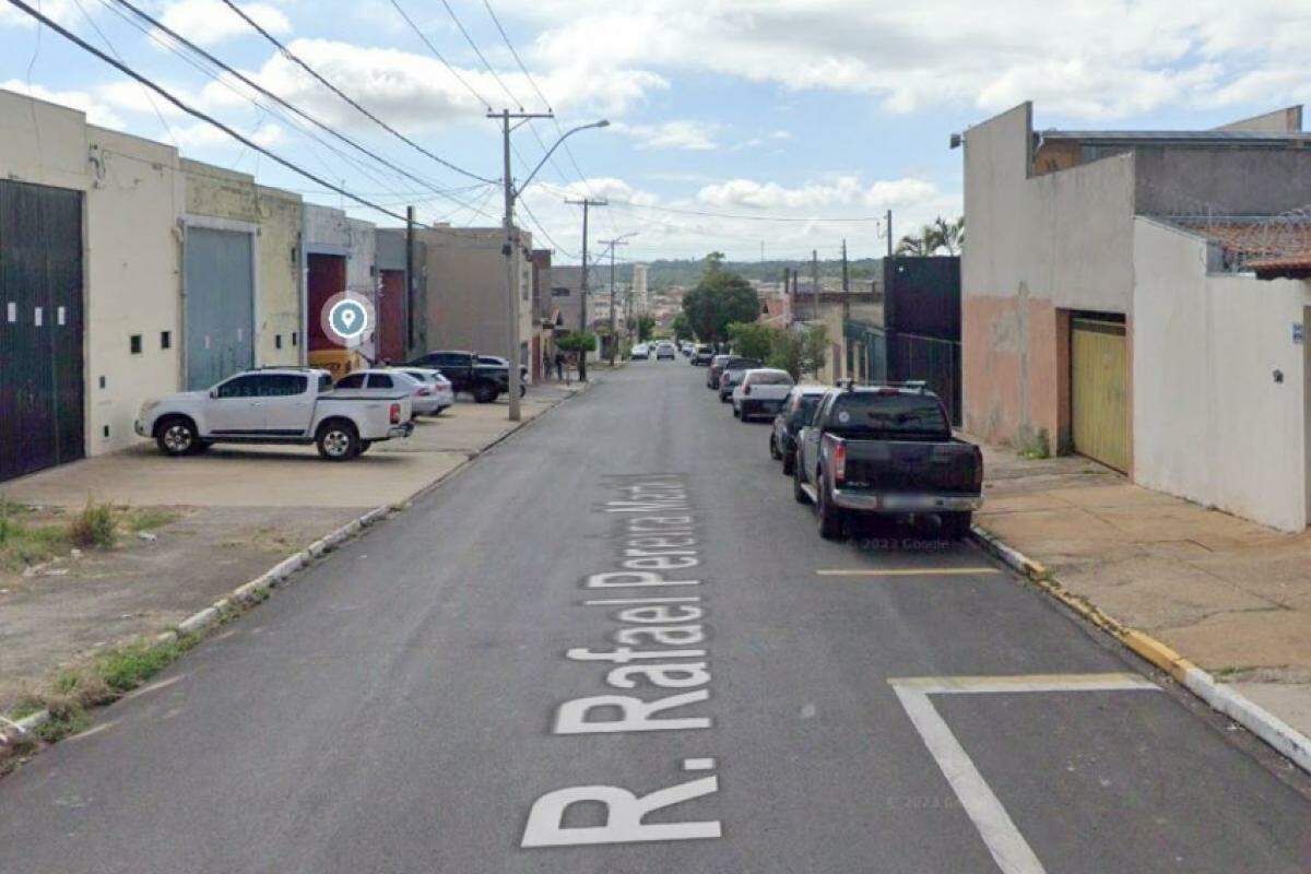 Vítima foi esfaqueada na quadra 15 da rua Rafael Pereira Martini, na região do Jardim Redentor