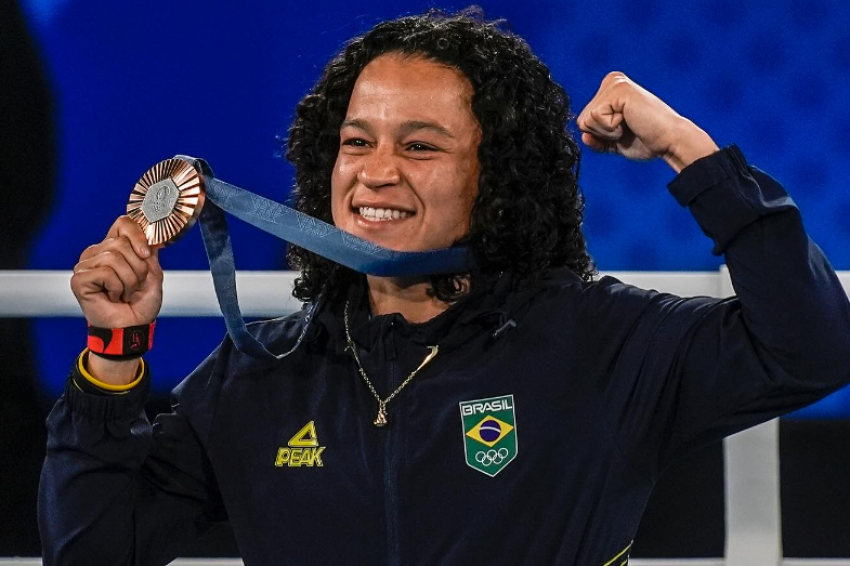 Bia Ferreira conquistou a medalha de bronze ao chegar até as semifinais do peso leve do boxe