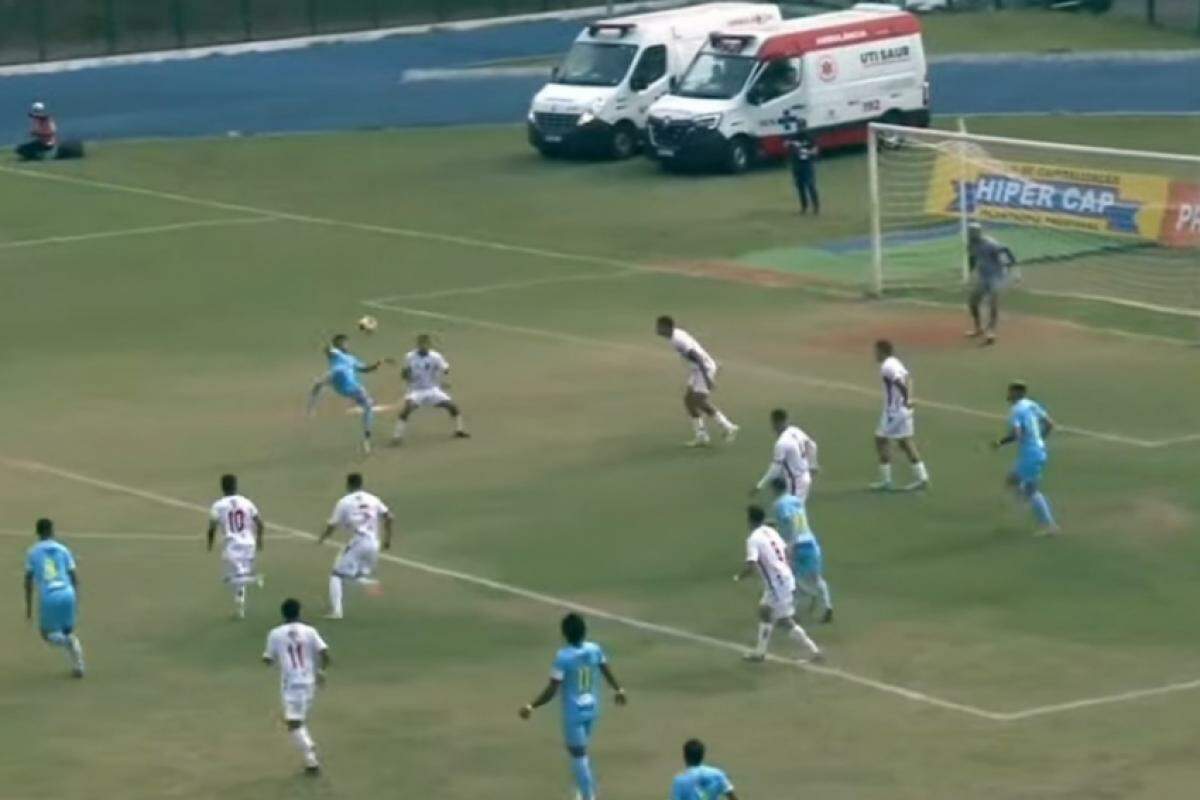 Momento do gol da AEA, aos cinco minutos