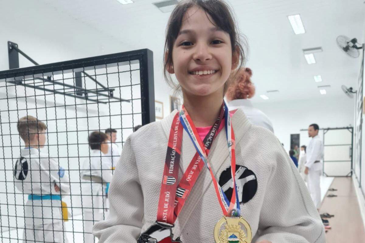 Um desses diamantes da modalidade em Jundiaí é a jovem judoca Lavínia Iitaka, de apenas 12 anos