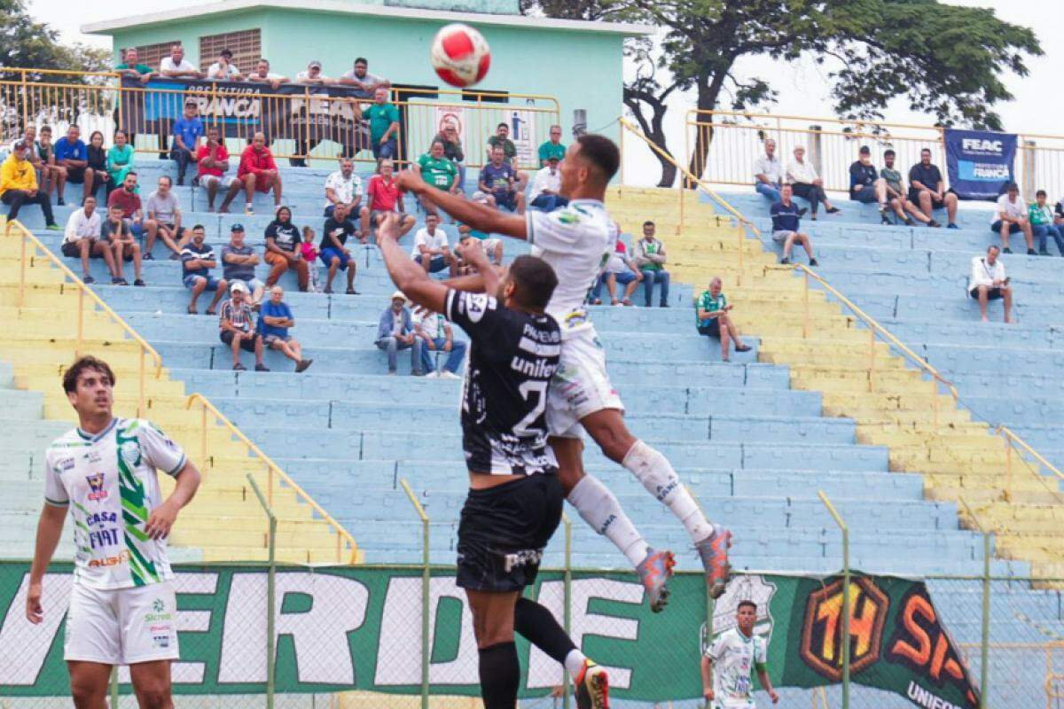 Francana e Votuporanguense duelaram no Lanchão durante a manhã deste domingo, 25