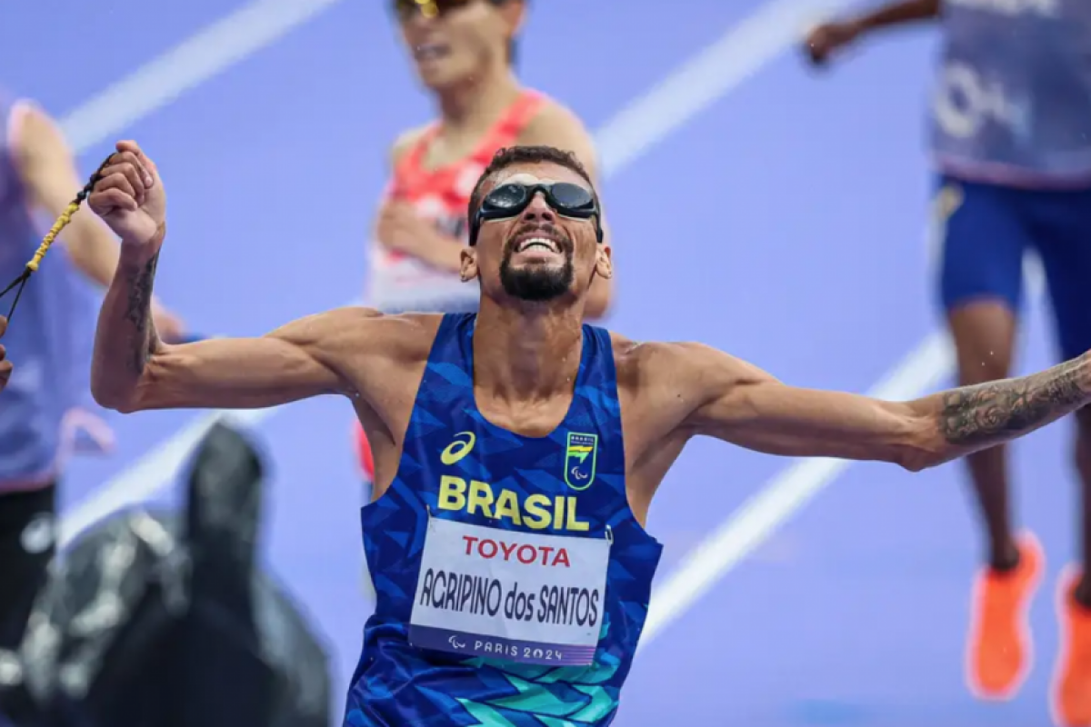 “Estou muito feliz, é muita emoção ser campeão paralímpico e quebrar o recorde mundial', disse o atletla.