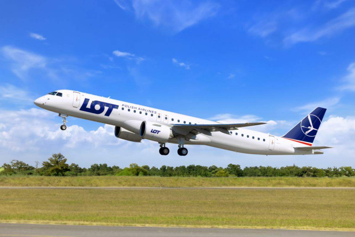 A LOT foi a primeira operadora dos E-Jets da Embraer, lançados em 2004