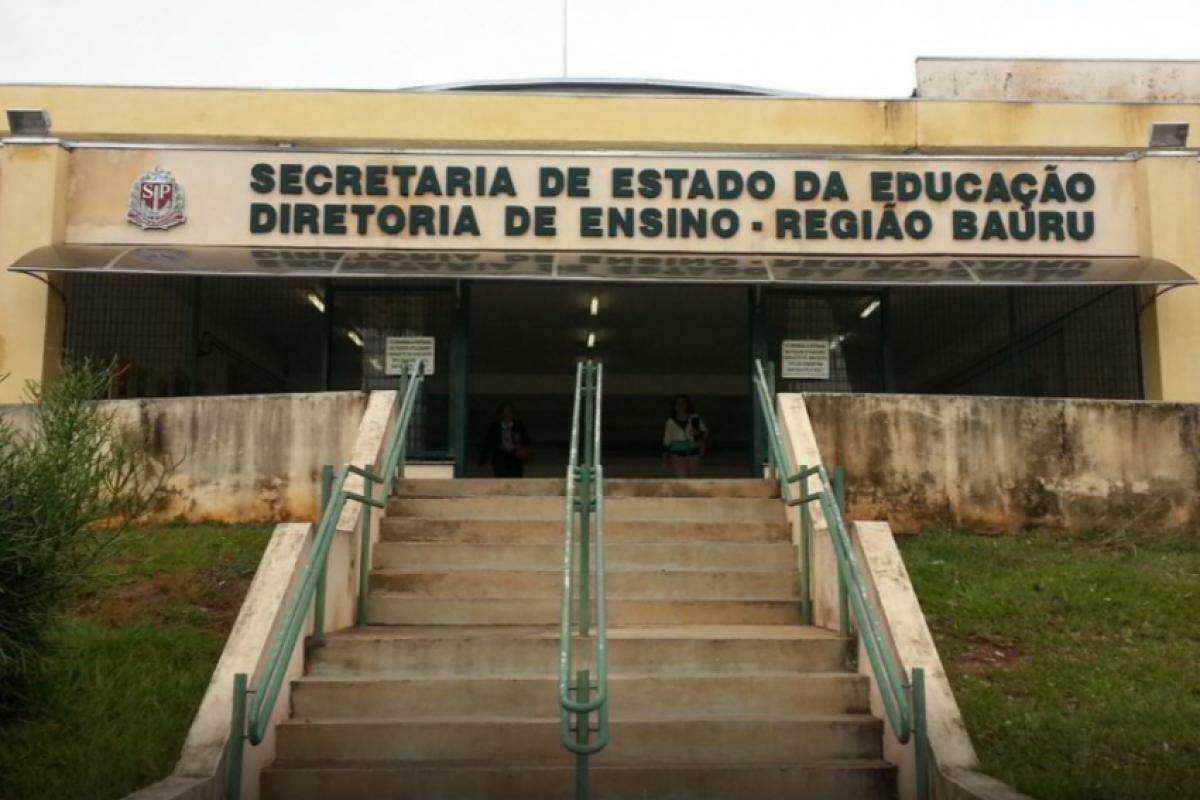 Diretoria de Ensino de Bauru, na rua Campos Salles, quadra 9, Vila Falcão