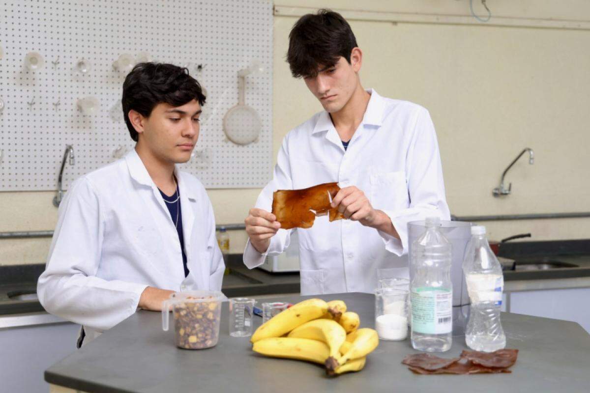 Protótipo de bioplástico foi desenvolvido pelos estudantes em um semestre