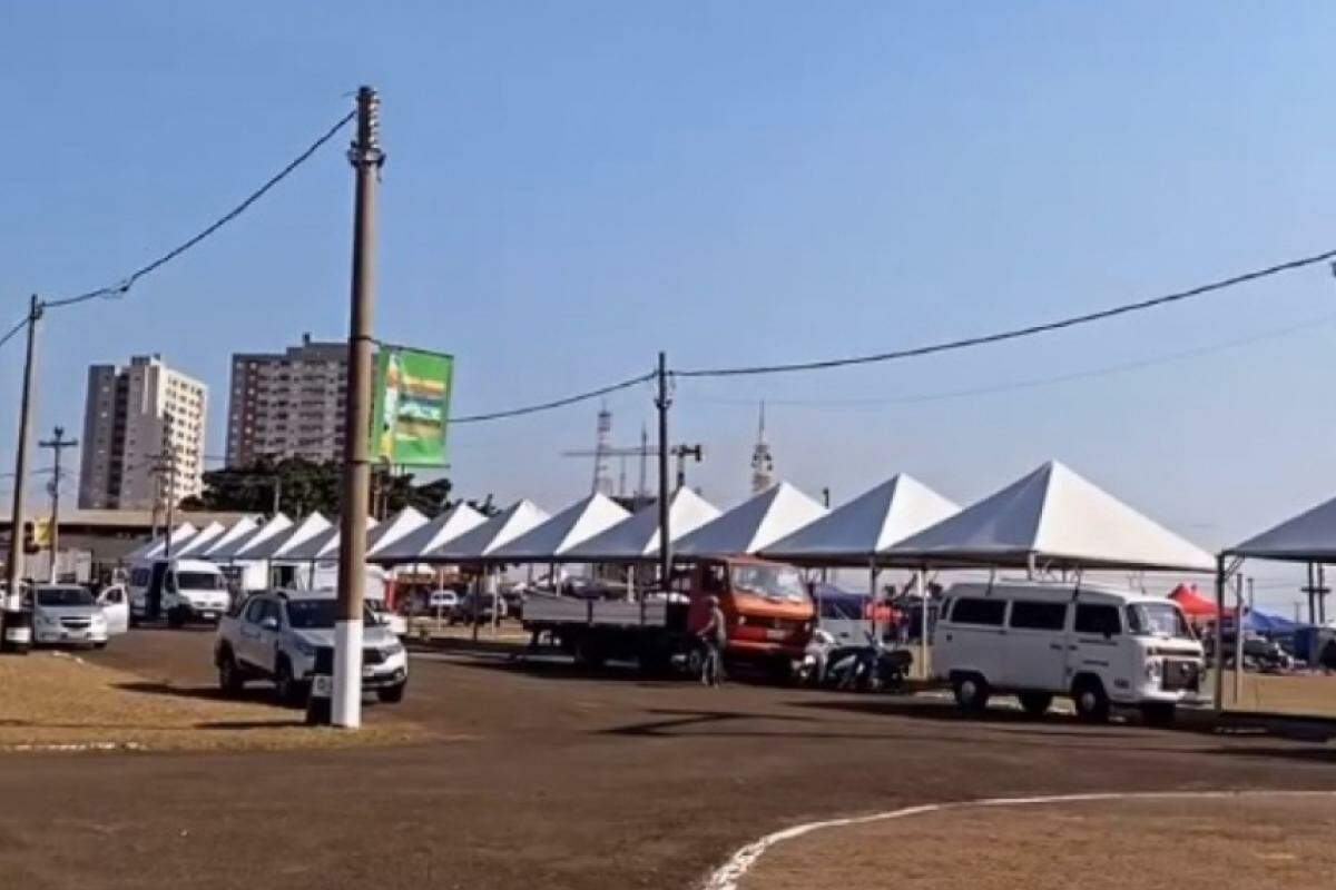 Equipes realizaram os últimos preparativos para a festa desta quinta-feira