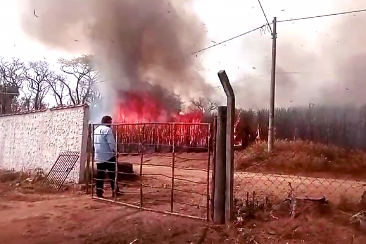 Incêndio atinge várias áreas de Santa Olímpia nesta quarta-feira