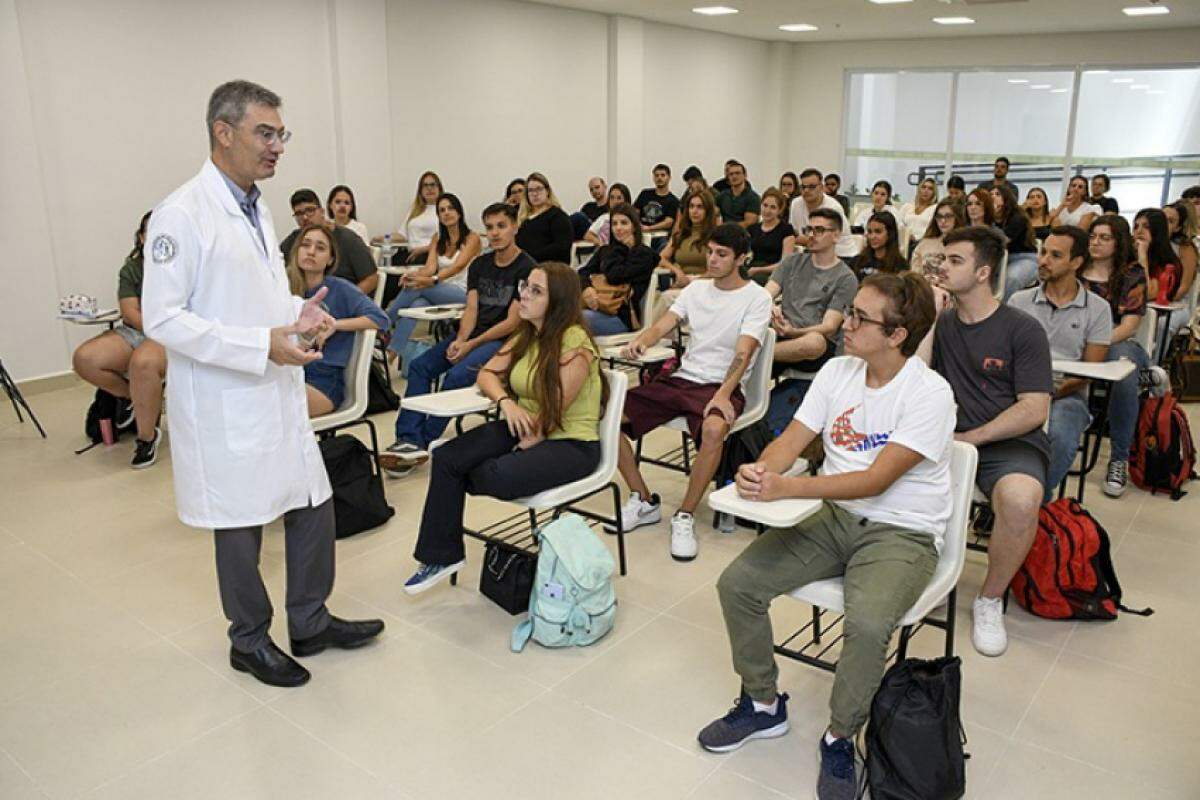 Unitau abre concurso para professores em Taubaté e Caraguá