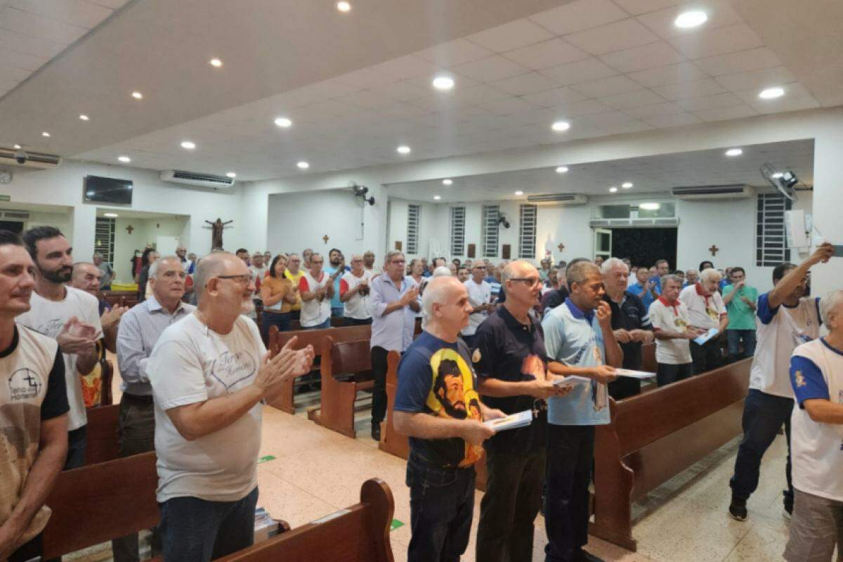 Grupo do Terço dos Homens na Igreja São Cristóvão de Bauru, em celebração anterior