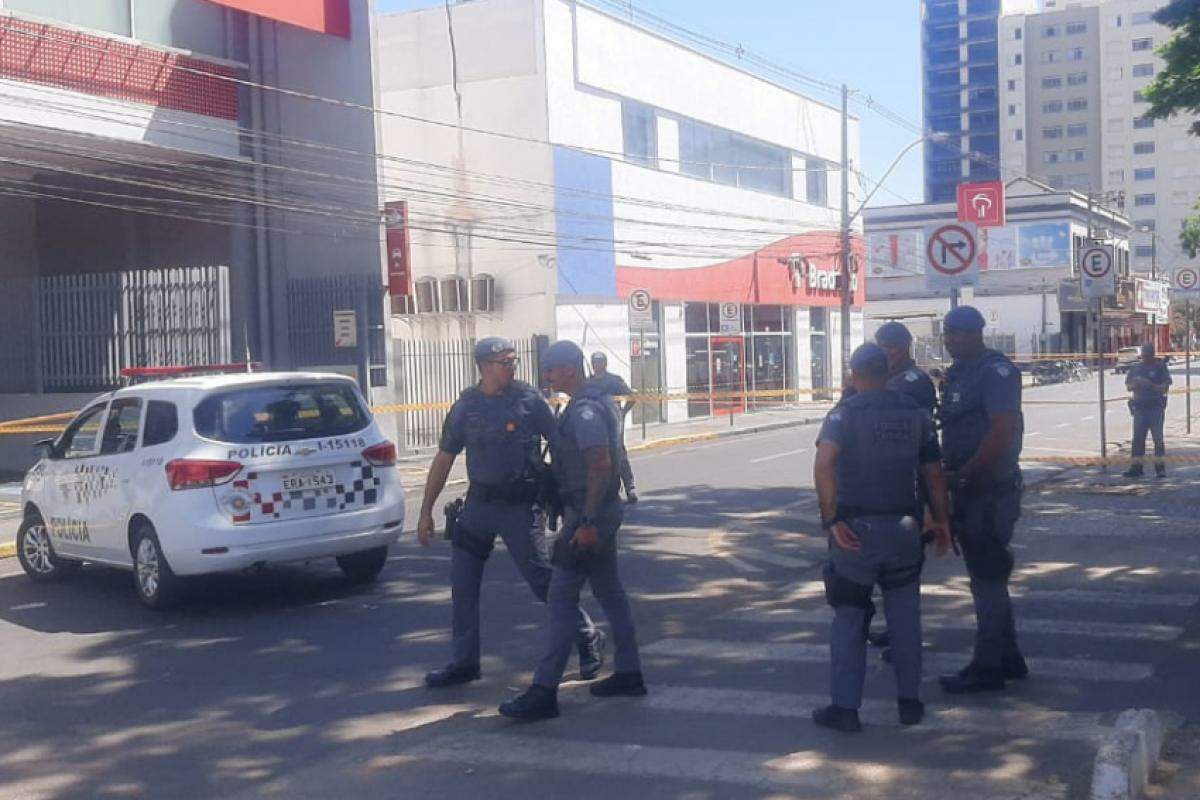 Agência do Bradesco foi isolada na manhã desta quinta