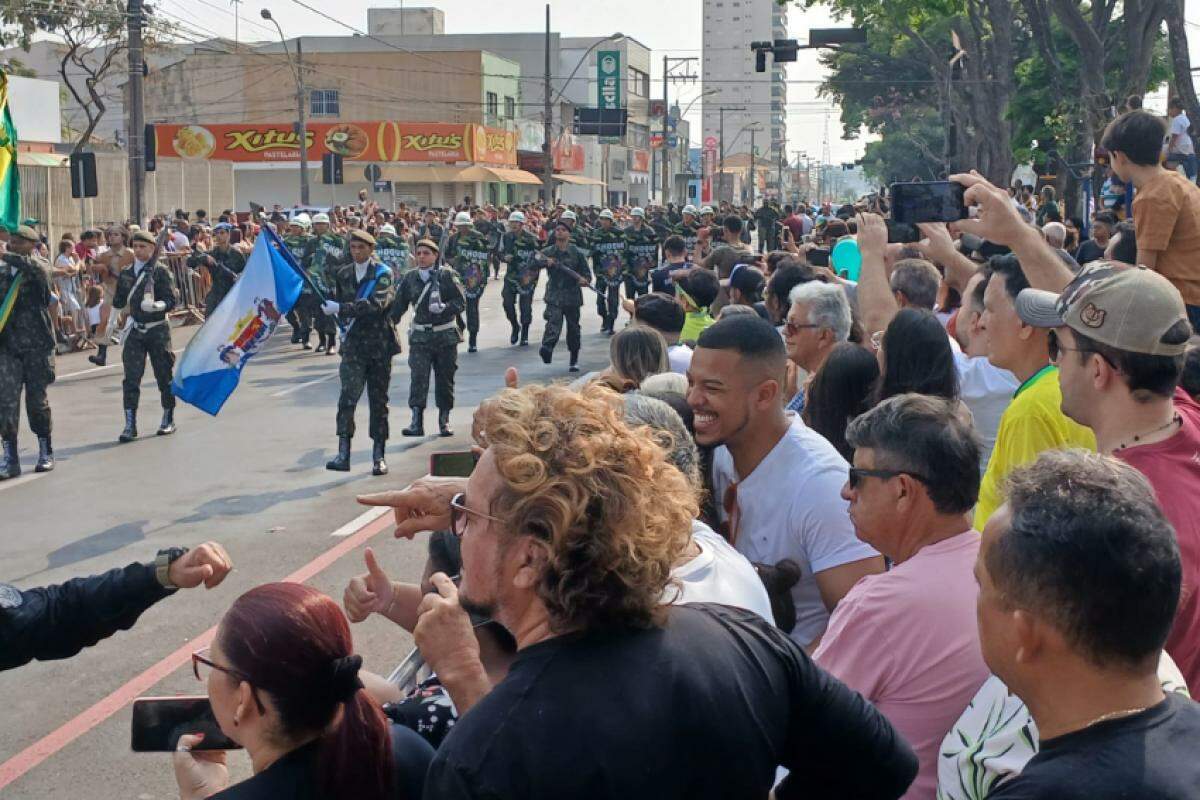 Grande público acompanhou o desfile de 7 de Setembro, em Franca