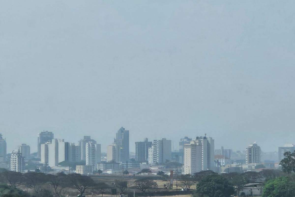 Céu de Franca visto a partir da avenida Wilson Sábio de Mello, no Distrito Industrial