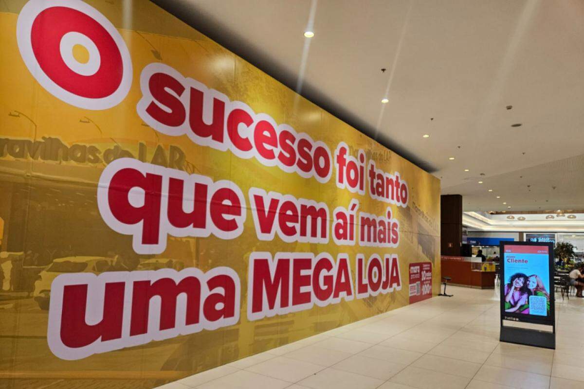 Propaganda da nova loja em ponto comercial do Franca Shopping 