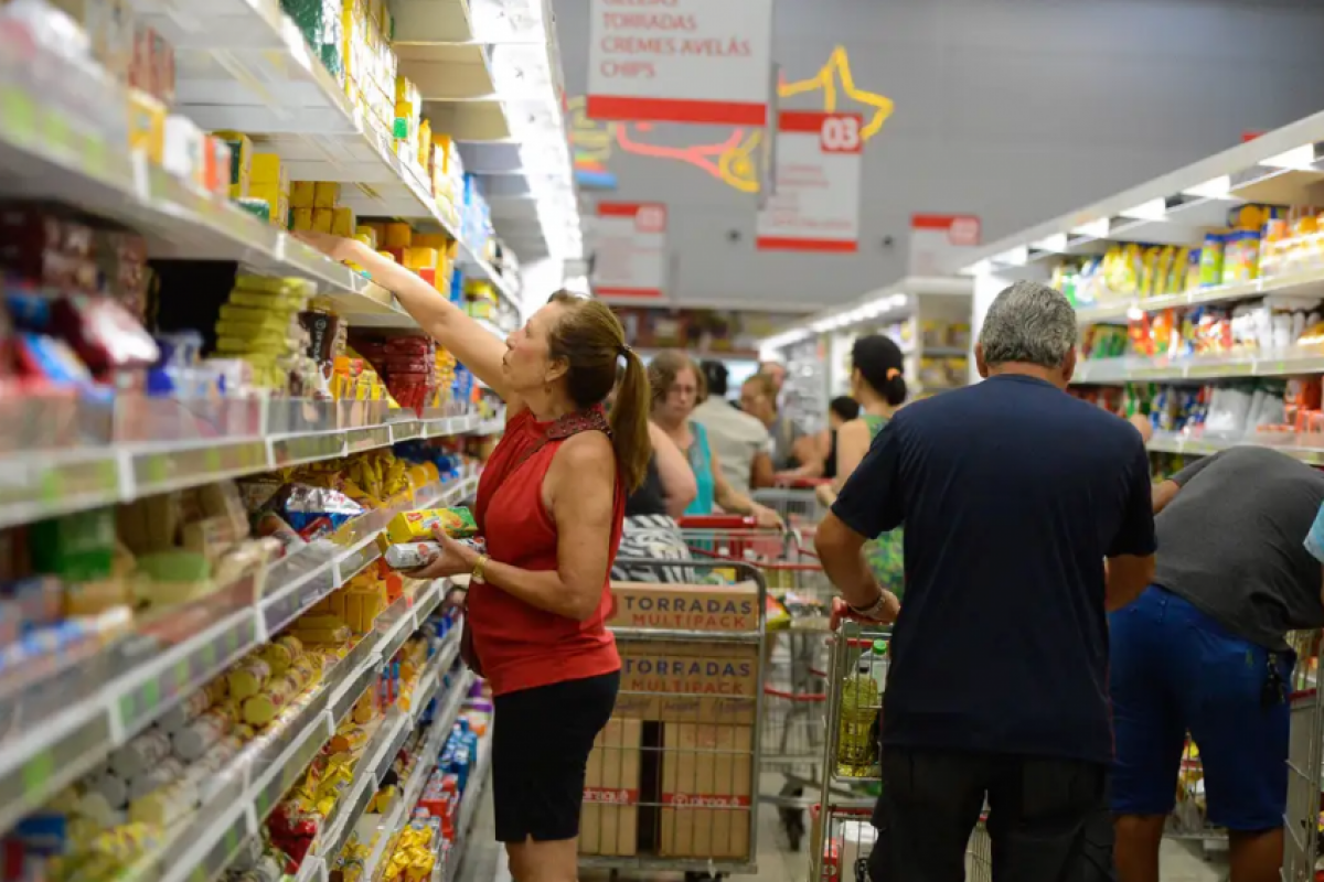 Famílias que ganham muito pouco têm menor inflação acumulada: 3,72%