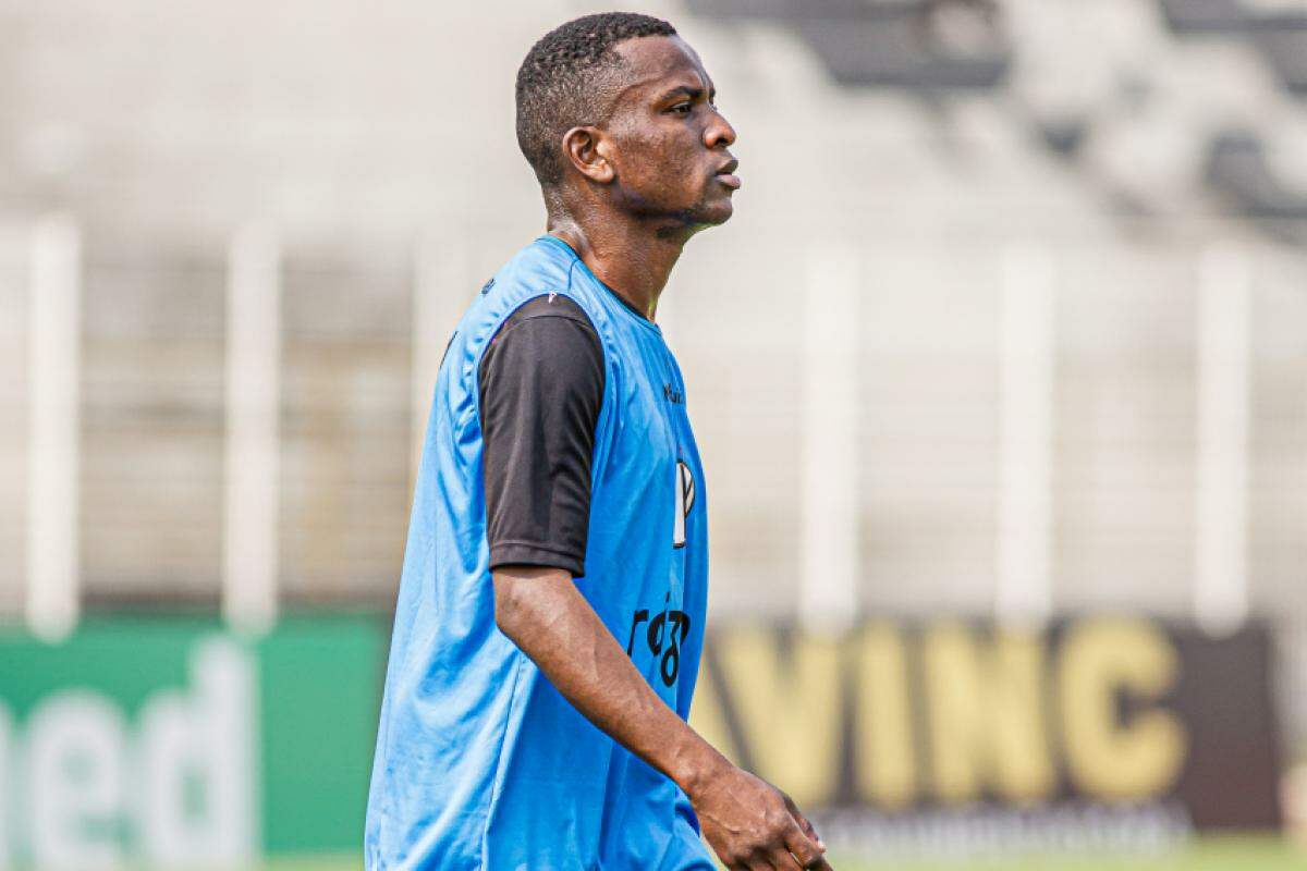 O contrato do nigeriano Haruna vence no próximo dia 26