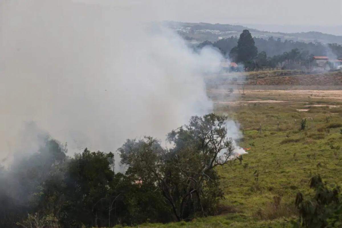 Foco de incêndio próximo a rodovia presidente Castelo Branco