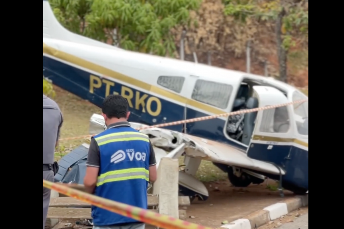  O monomotor pousava no Aeroporto Estadual Arthur Siqueira, quando atravessou a pista.