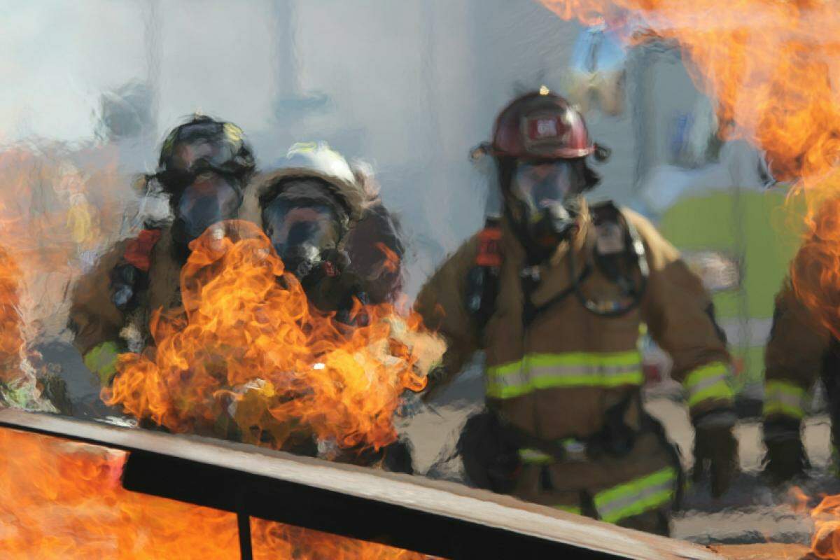 Bombeiros controlaram as chamas