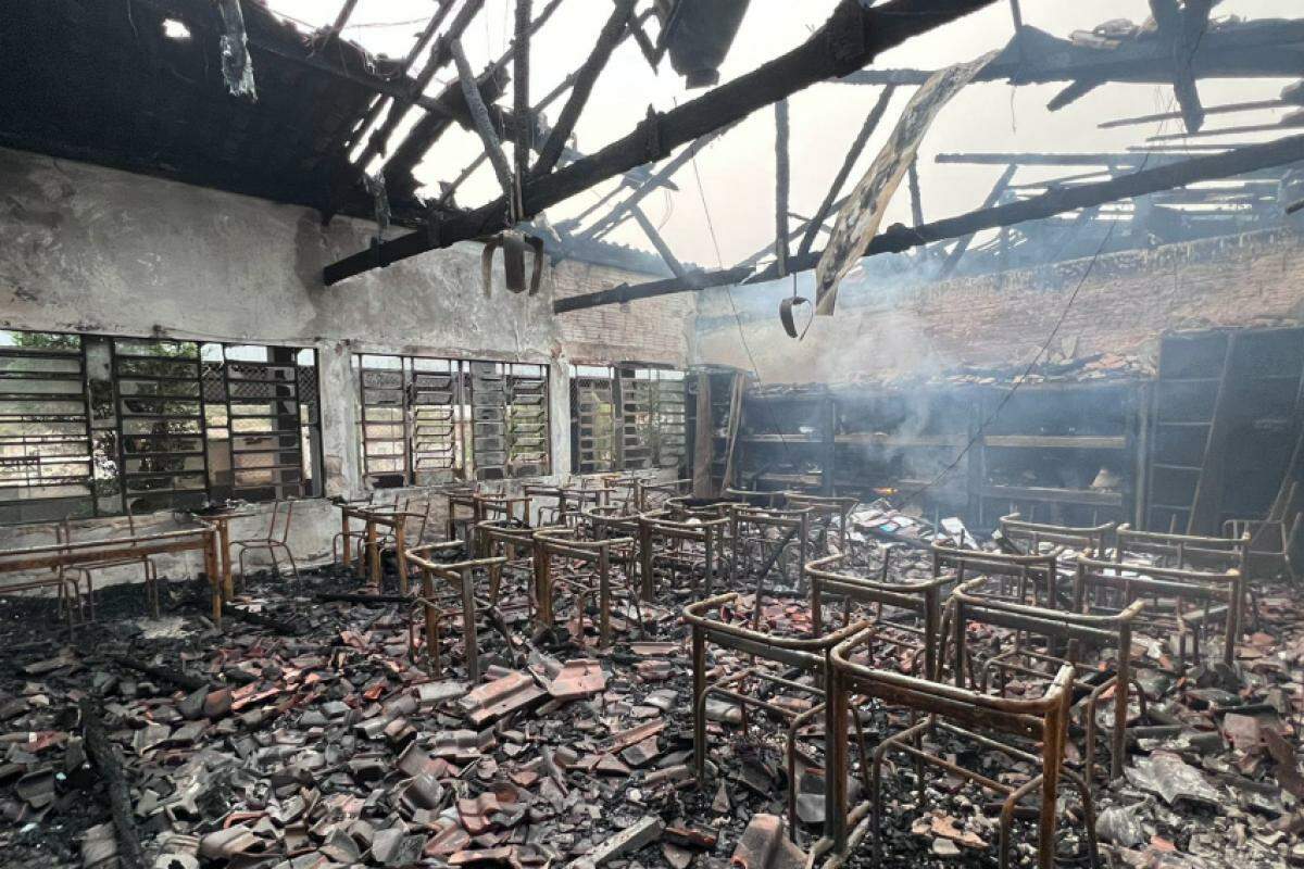 Pelo menos duas salas de aula foram destruídas