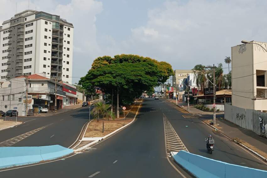 Céu visto do pontilhão Dona Quita, que liga a avenida Major Nicácio, em Franca