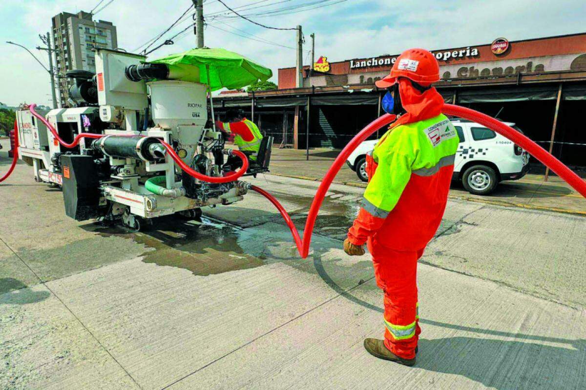 Máquina que realiza a remoção de ondulações no pavimento em concreto é de origem ame-ricana - qualidade no serviço