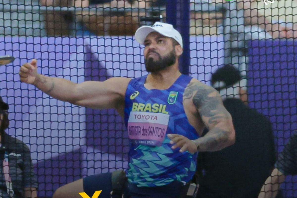 Mineiro de Bocaiuva, Batista sagrou-se tricampeão paralímpico nesta segunda-feira (2) no Stade de France.