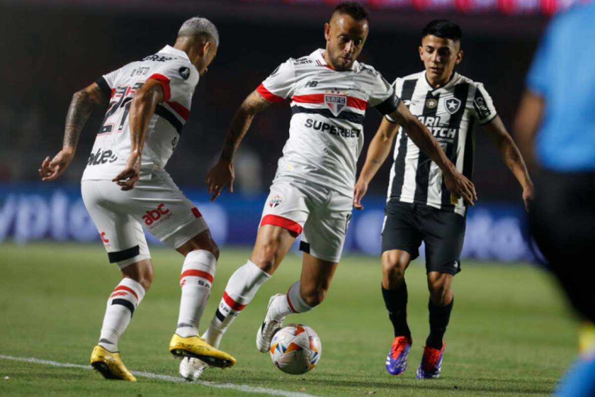 O São Paulo empatou a partida em 1 a 1 no tempo regular e foi derrotado pelo Botafogo, nos pênaltis, por 5×4, no MorumBIS