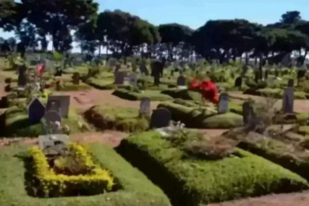 Túmulos do Cemitério Santo Agostinho, em Franca