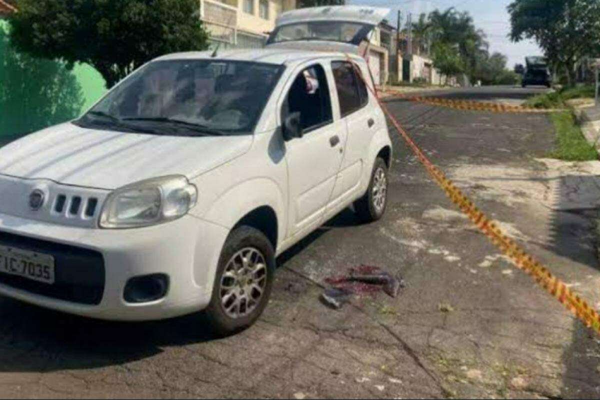 Vítima foi atacada na frente da própria casa