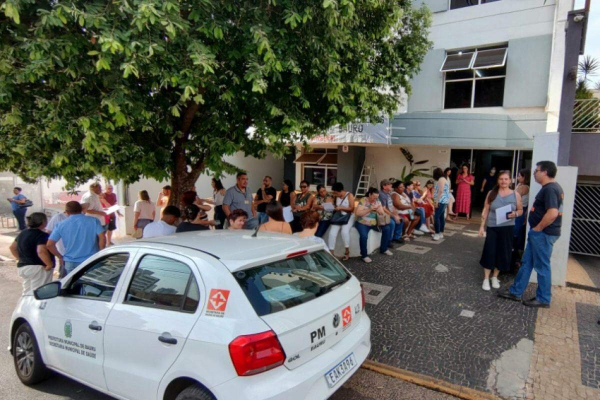 Servidores em frente à sede do DSC, na Machado de Assis, no primeiro dia de protesto (12)