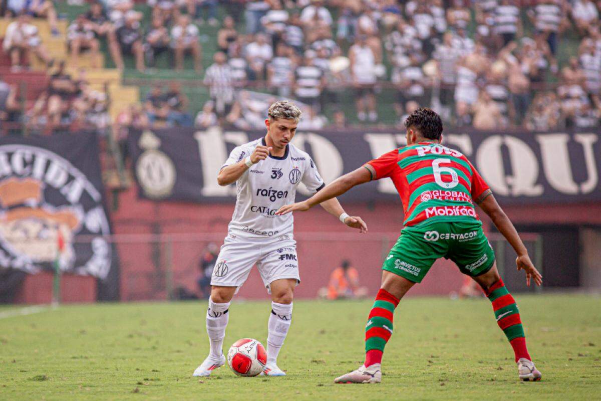 Lance do jogo em São Paulo: derrota no Canindé