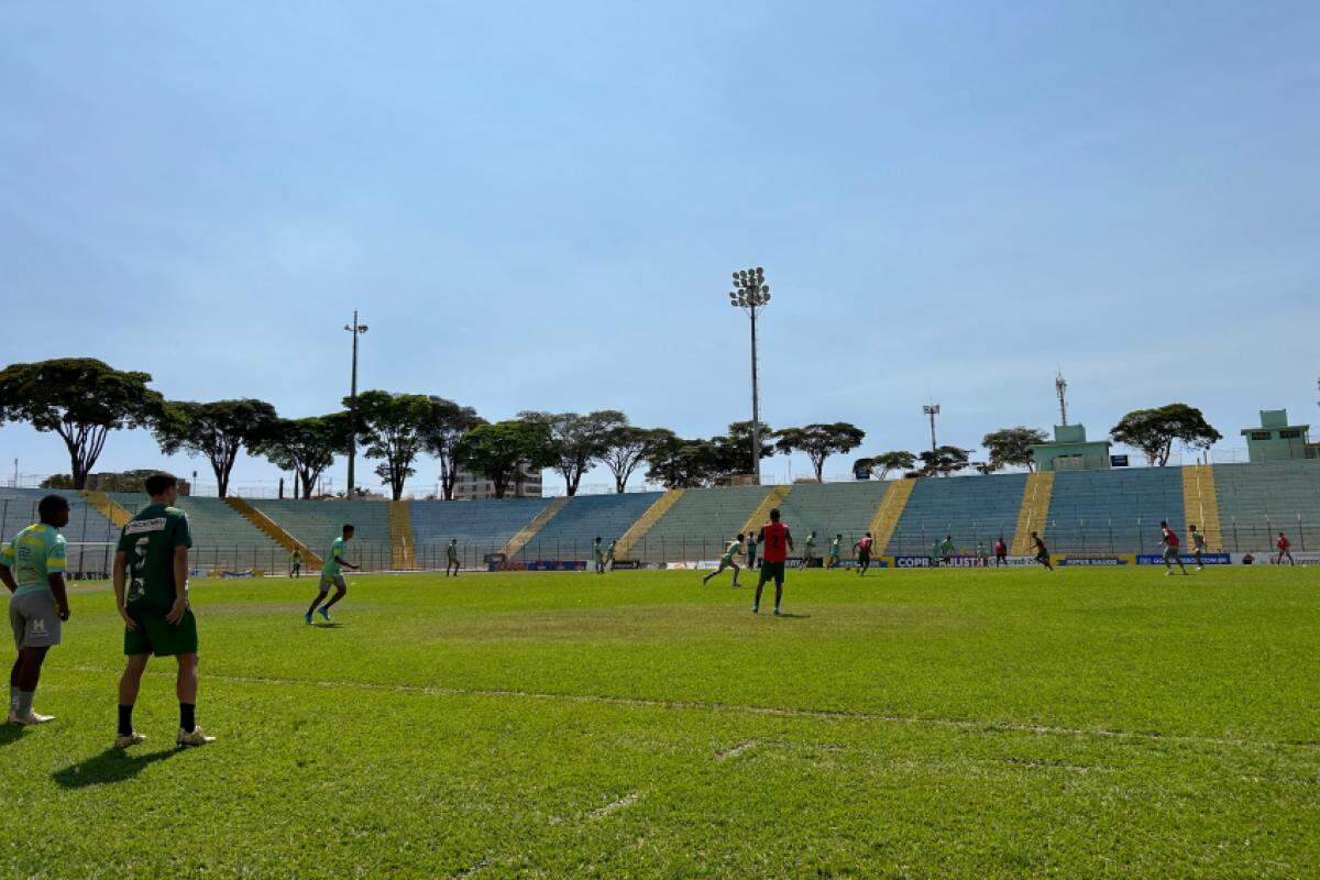 Elenco da Francana treina no estádio Lanchão, que deve ser uma das sedes da Copa SP de 2025