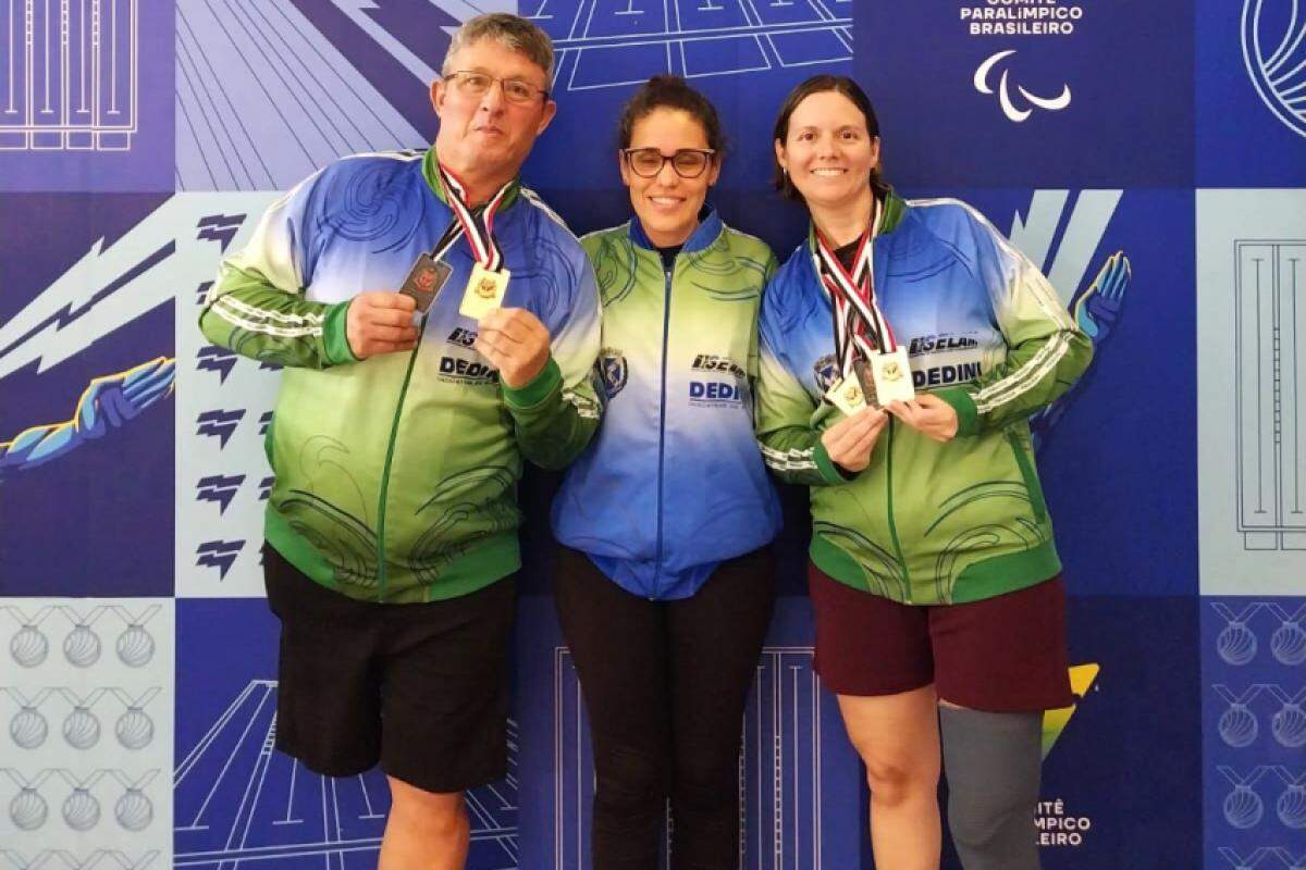 Francisco e Flávia (nas duas pontas) conquistaram medalhas para Piracicaba