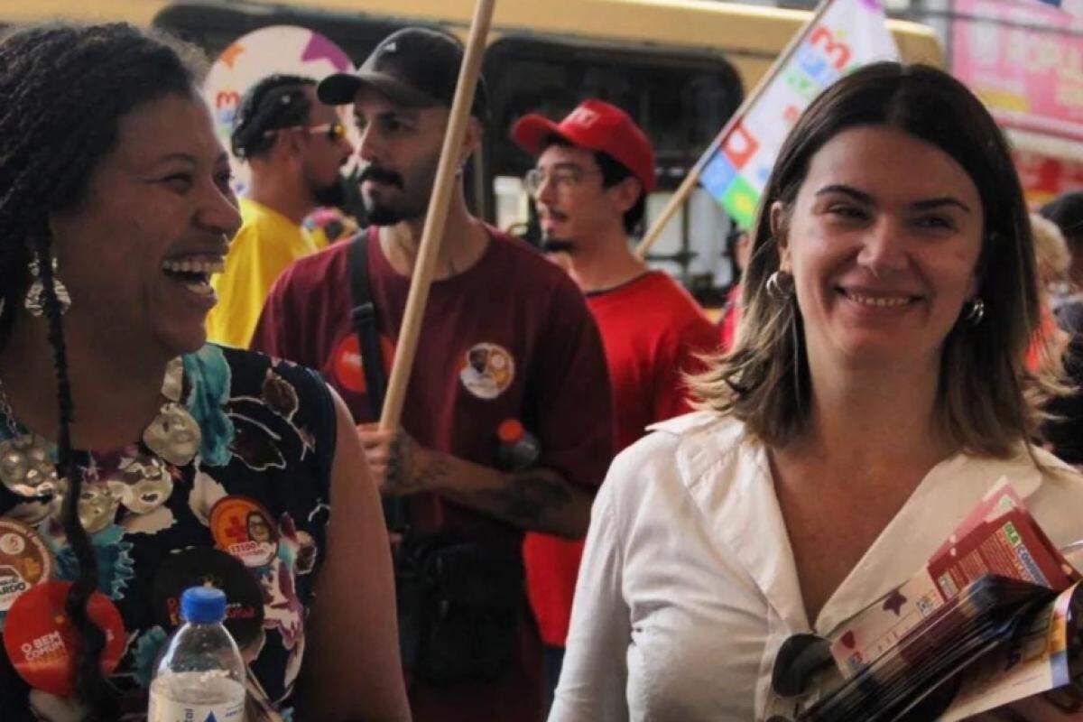 Candidata à prefeita de Franca pelo PT, Mariana Negri, ao lado da vice da chapa, Flávia Mildres