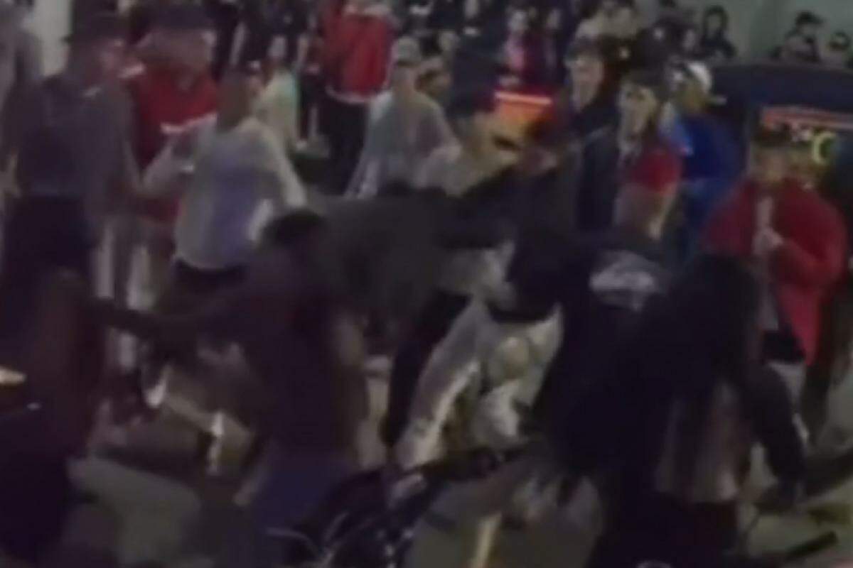 Briga generalizada na Avenida Itália