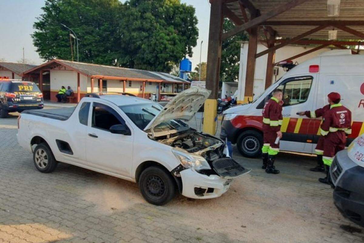 Carro que bateu em ambulância