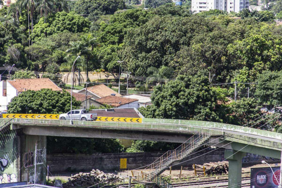 'Viaduto torto' fica na região central de Taubaté