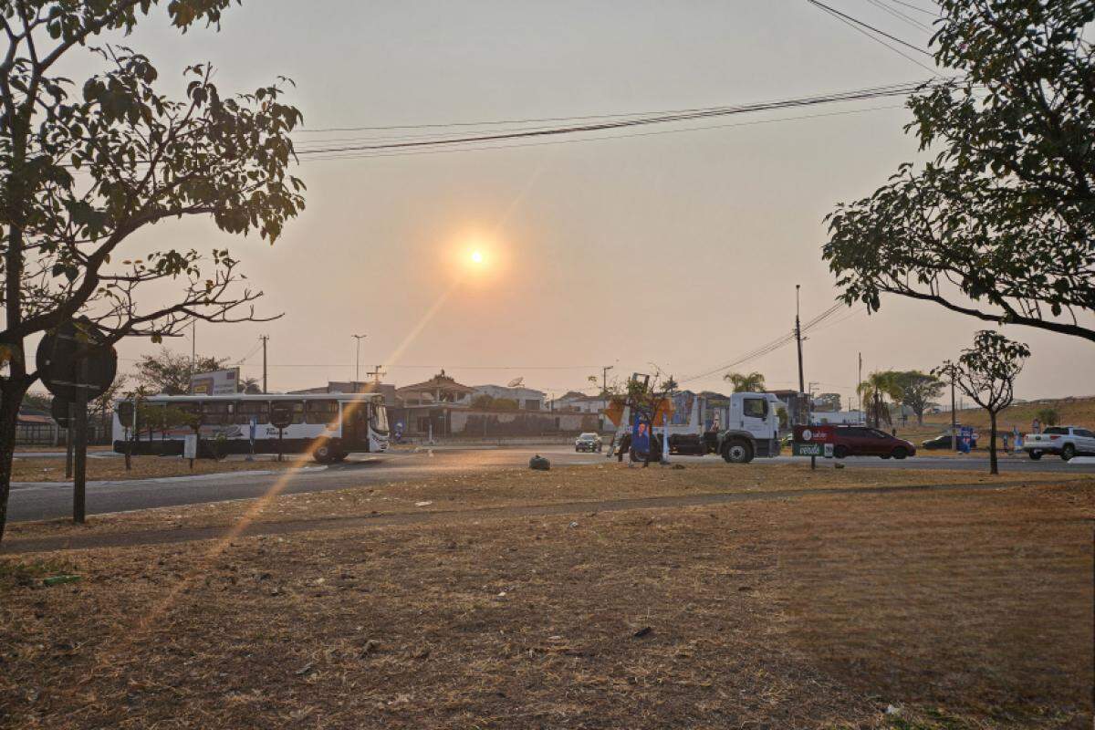 Sol amanheceu encoberto por fumaça em Franca