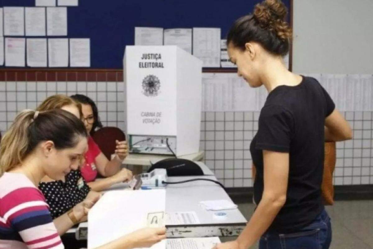 A dica é tentar votar no início da manhã ou no final da tarde para evitar o sol mais forte