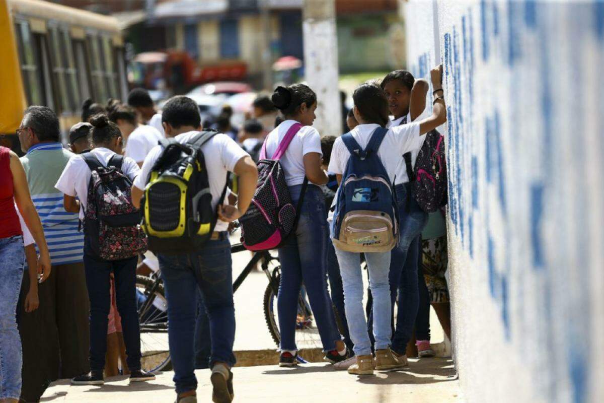 No Brasil, a queda de recursos para a área da educação foi de 2,5%.