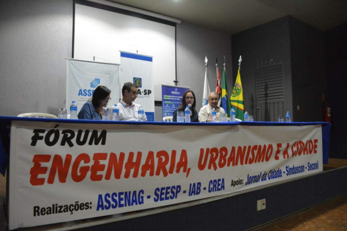 Tania Maceri, Luiz Carlos Izzo Filho, Chiara Ranieri e Marcos Wanderley Ferreira compuseram a mesa da sabatina