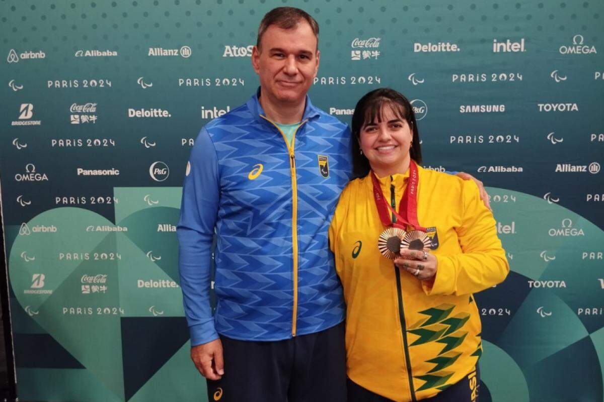 Camargo com Bruna Alexandre em Paris: acumulando medalhas