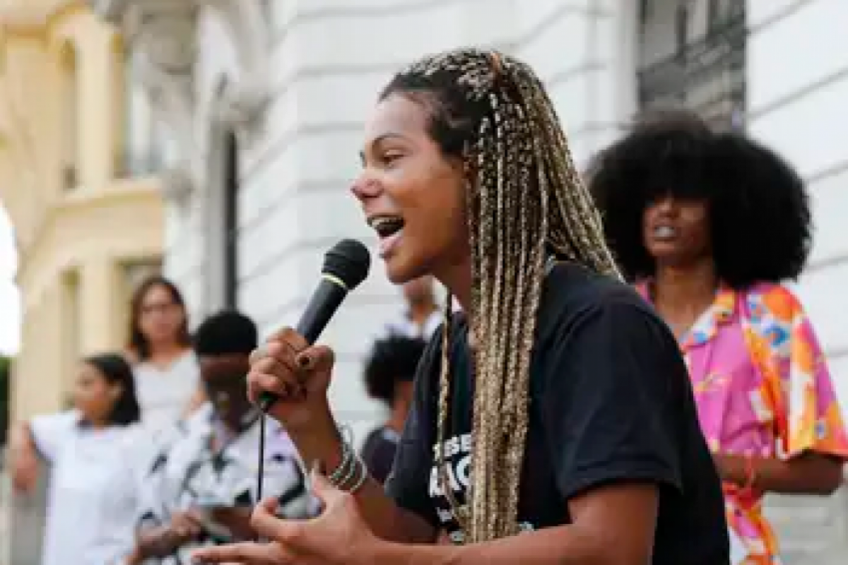 Deputada estadual transexual eleita, Dani Balbi participa do Ato pela Visibilidade Trans e Travesti, em frente à Câmara Municipal, na Cinelândia