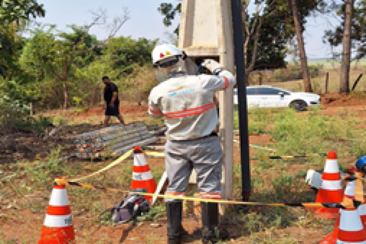 Equipes da CPFL Paulista identificaram irregularidades em comércios de Pederneiras