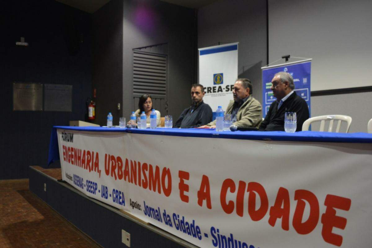 Tania Maceri, Luiz Carlos Izzo Filho, Paulo Lago e Marcos Wanderley Ferreira compuseram a mesa da sabatina