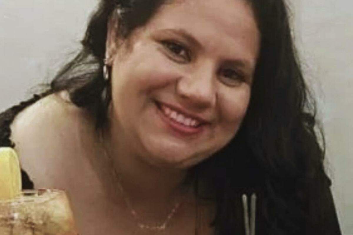 A mulher foi surpreendida e esfaqueada pelo ex-marido 