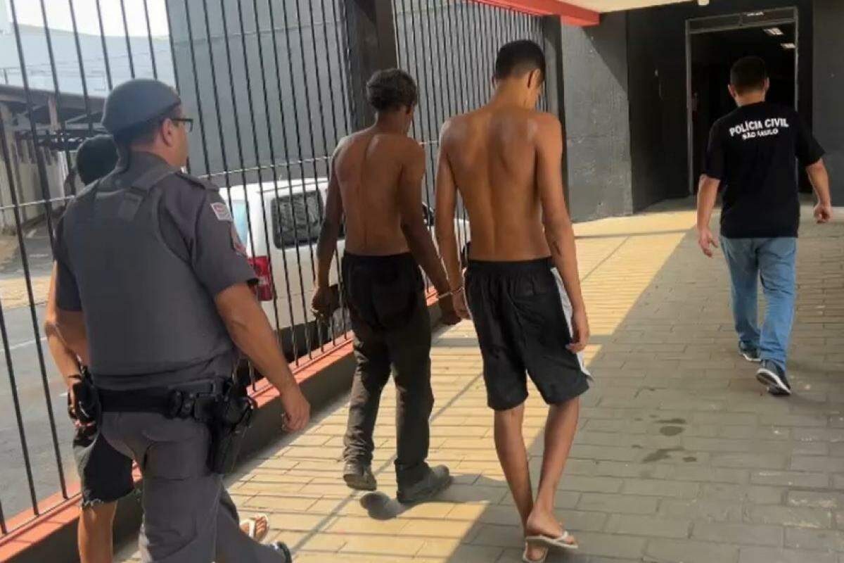 Homem foi preso em flagrante por crime de receptação e corrupção de menores, enquanto adolescentes foram ouvidos e liberados