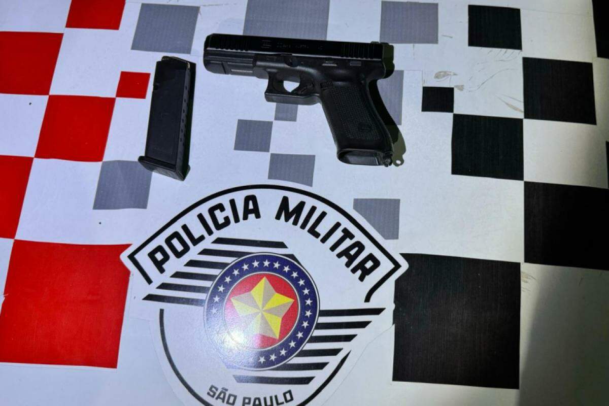 A arma foi recuperada e será devolvida ao policial