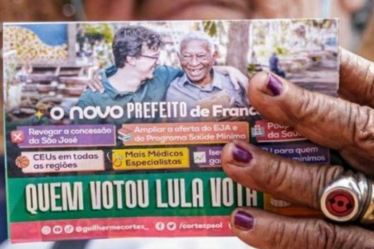 Guilherme Cortez distribuiu materiais com a mensagem “quem votou Lula, vota 50”