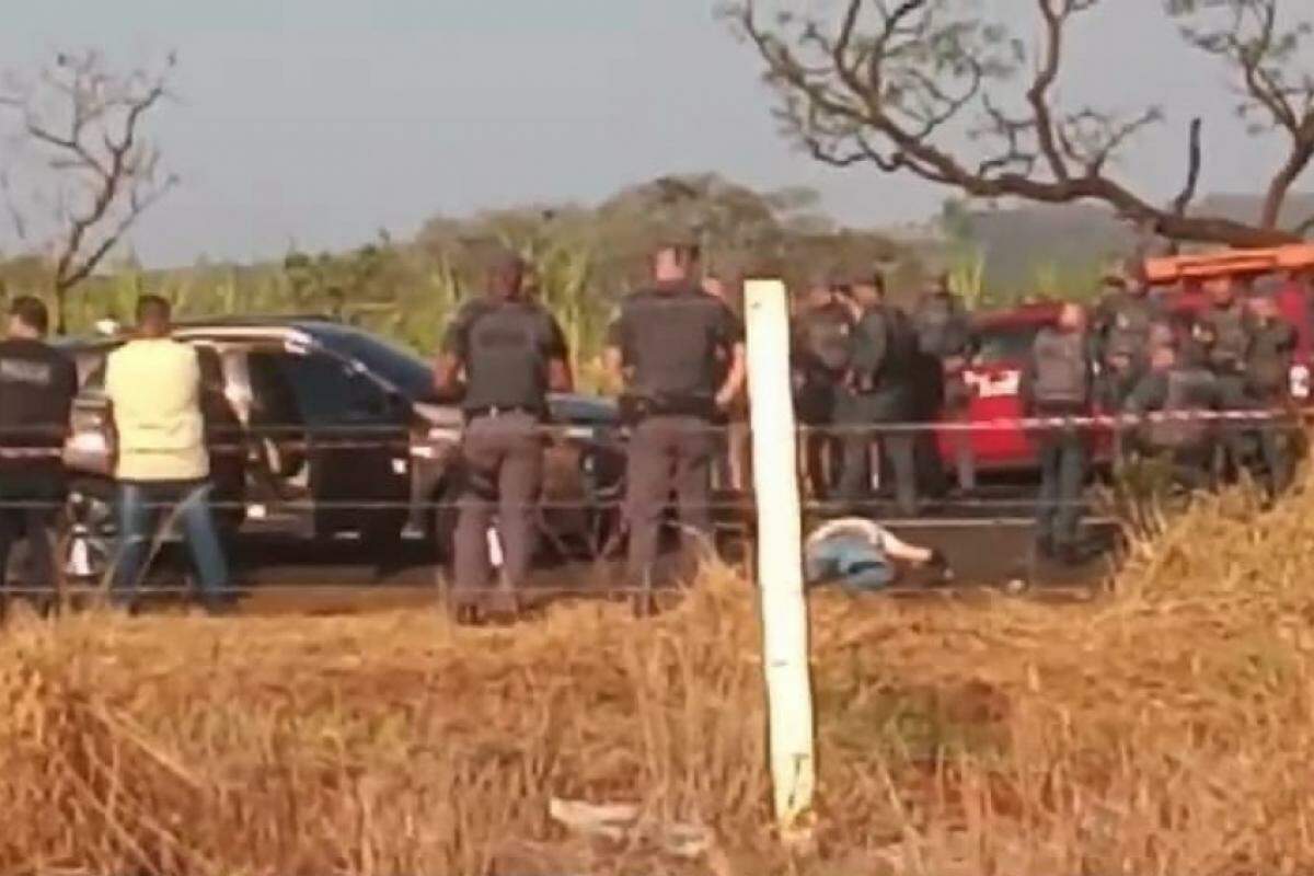 Forças policiais se mobilizam em local de confronto na rodovia na região de Ribeirão Preto